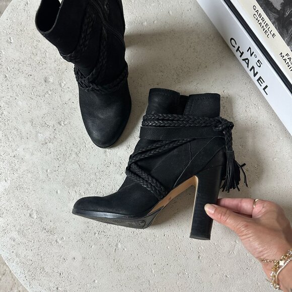 Vince Camuto Cyndia Leather Criss Cross Braided & Fringe Strap Ankle Heel Boot S - Picture 1 of 7
